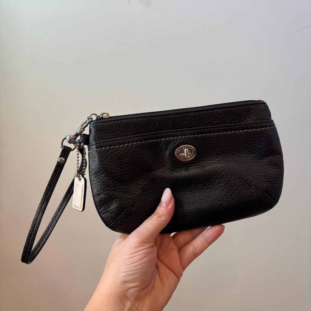 Y2K Coach Black Pebbled Leather Wristlet Silver Turnlock Detail Teal Lining